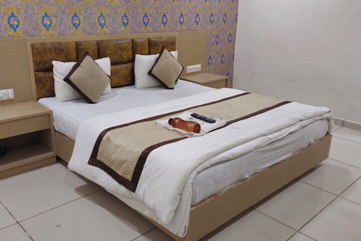 Room 14 of 24