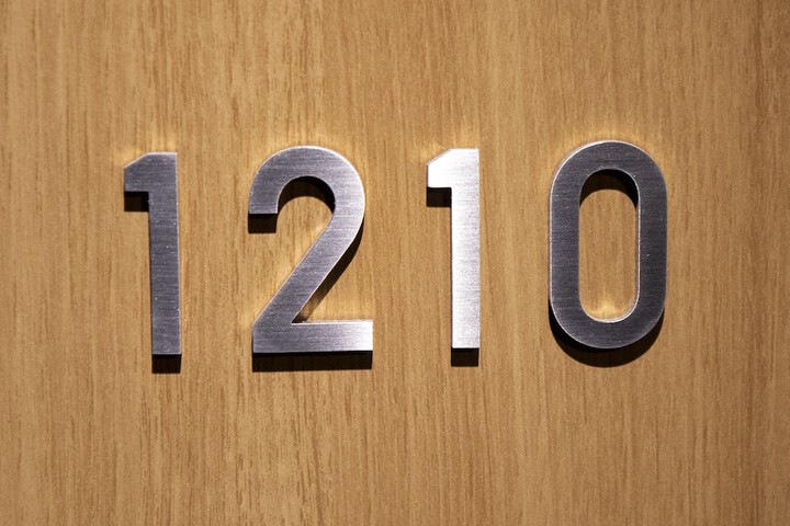 Room 12 of 76
