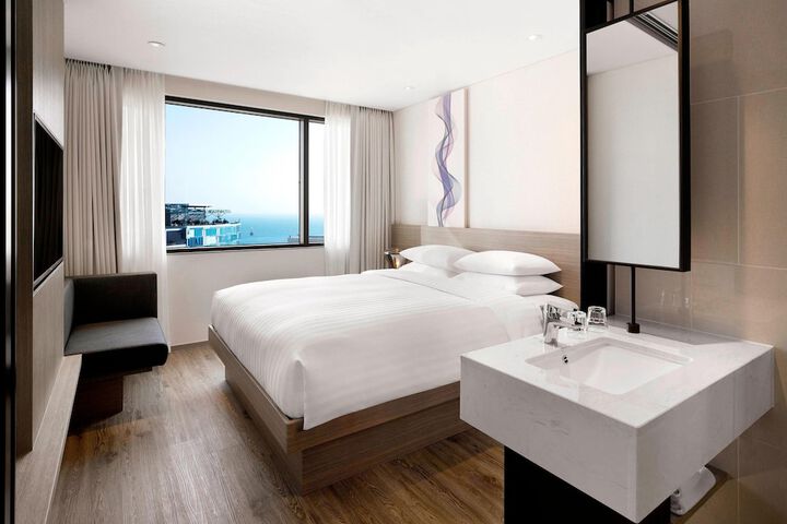 Room 11 of 23
