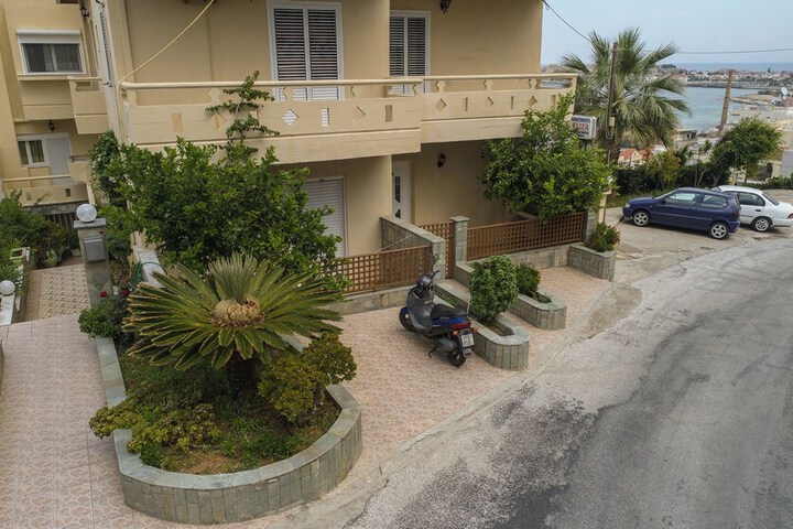 Hotel Exterior 66 of 75