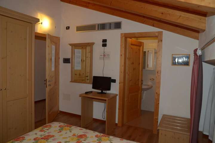 Room 9 of 69