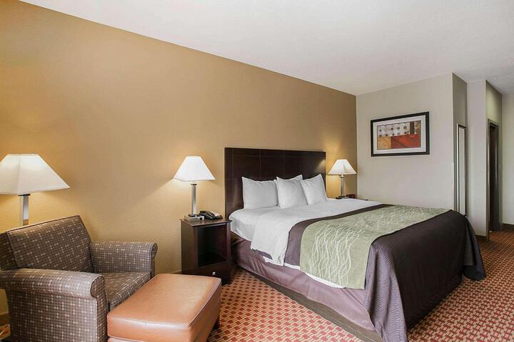 1 King Bed Accessible (8 of 12)