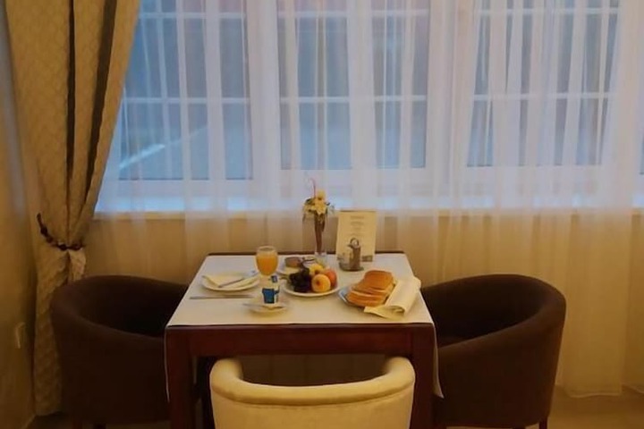 Room 6 of 14