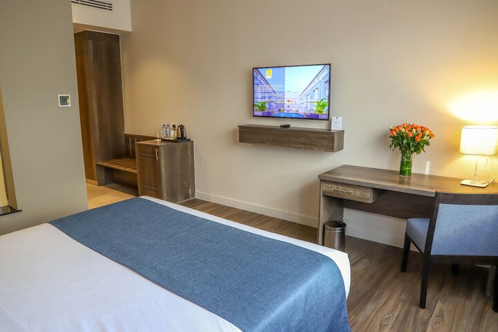 Room 6 of 34