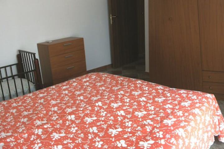 Room 6 of 9