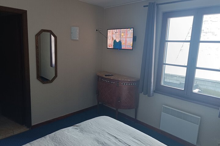 Room 3 of 16