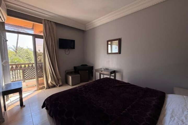 Room 10 of 28