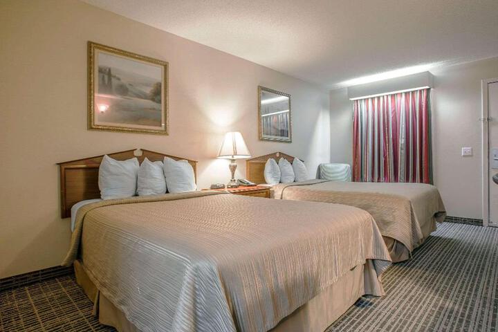 2 Double Beds (1 of 5)
