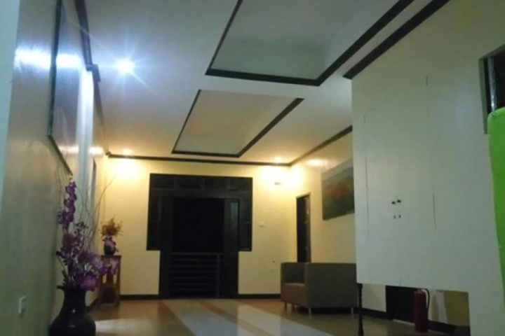 Room 9 of 13