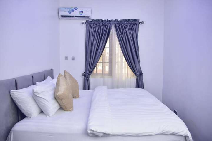 Room 21 of 38