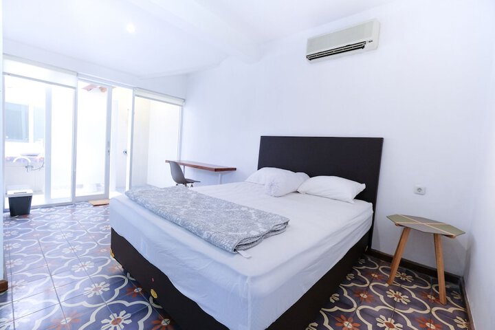 Room 5 of 11