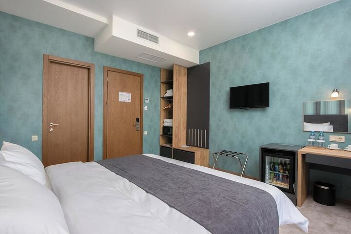 Room 8 of 70