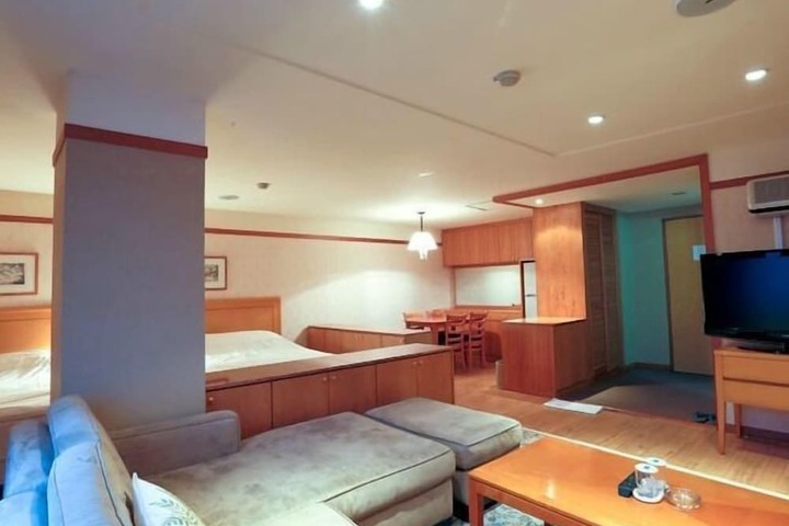 Room 2 of 11