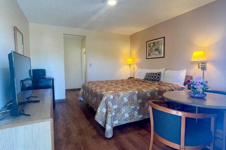 1 King Bed (7 of 7)
