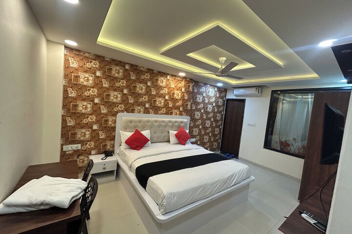 Room 2 of 6