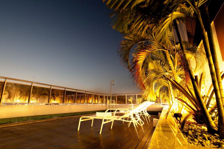 Hotel with Pool