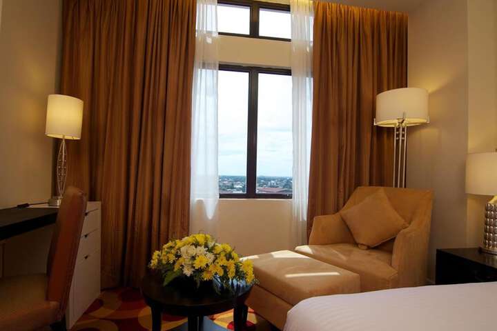 Room 10 of 38