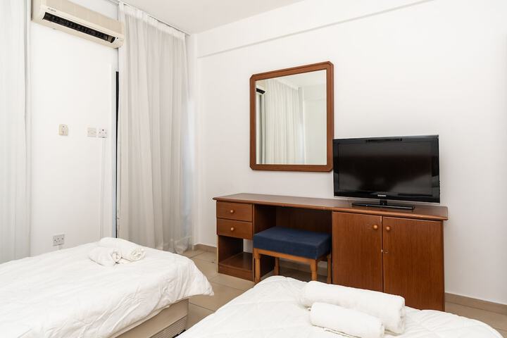 Room 4 of 8