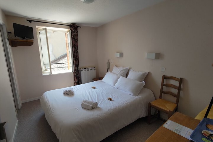 Room 4 of 12
