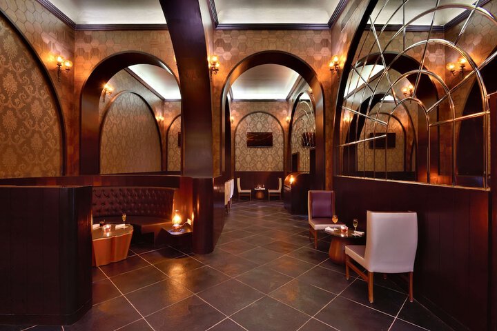 Lounge 78 of 104