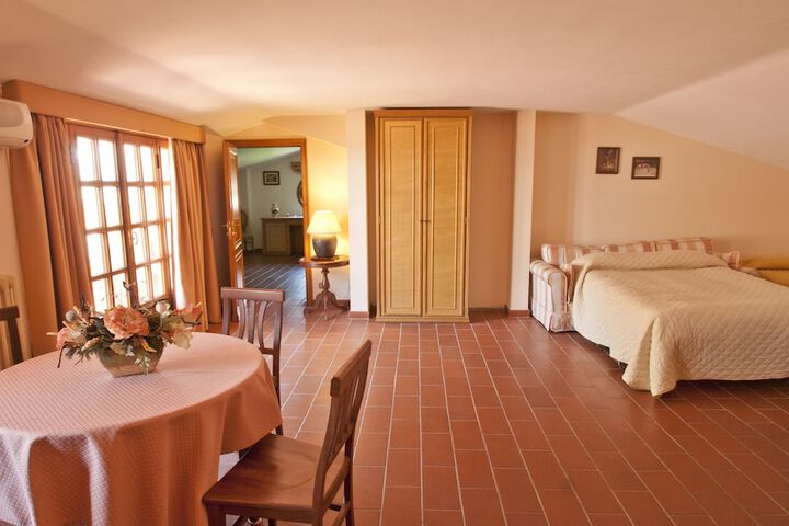 Room 8 of 94