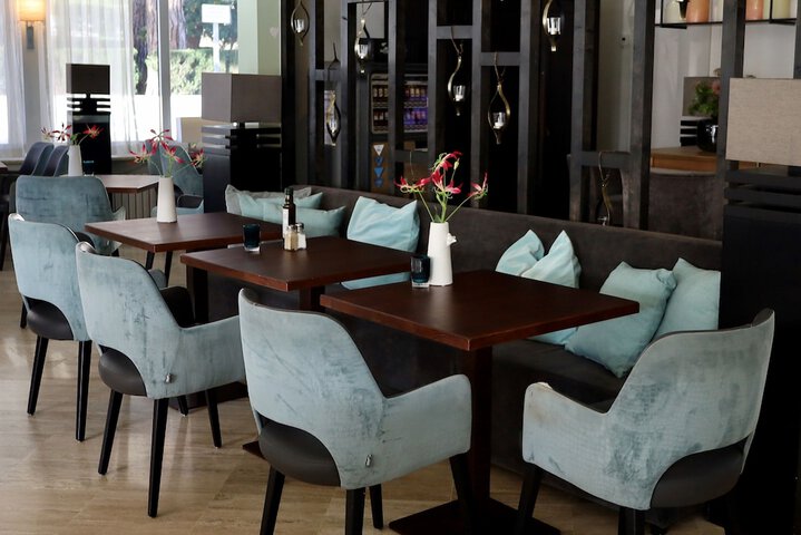 Lounge 46 of 73