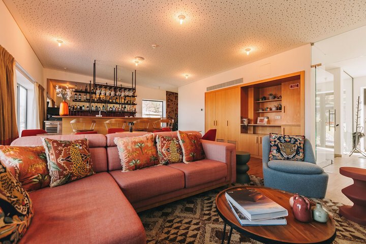 Lounge 134 of 181