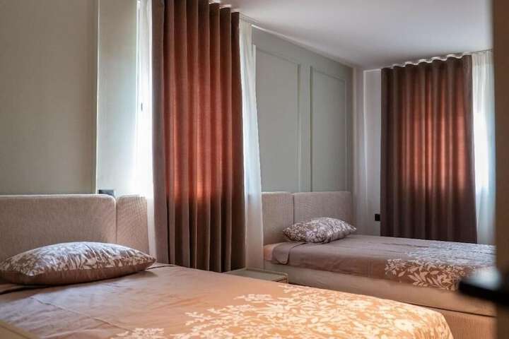 Room 5 of 95