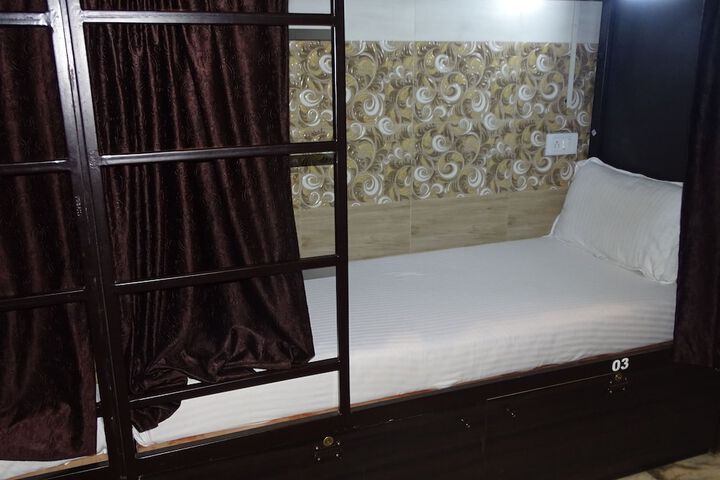 Room 11 of 21