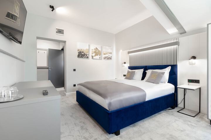 Room 10 of 38
