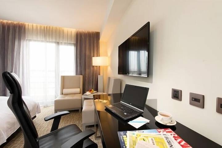 Room 13 of 44