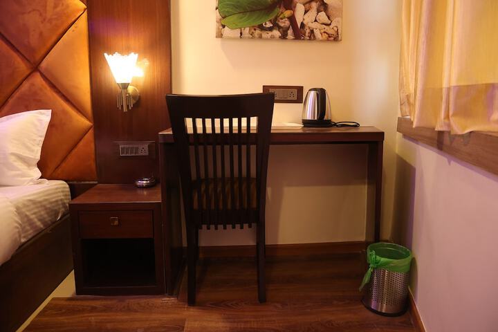 Room 6 of 17