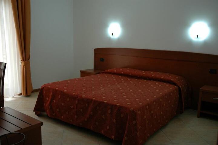 Room 4 of 40