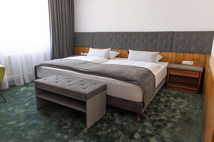 Room 28 of 67