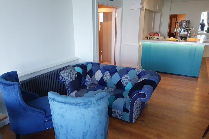 Lounge 69 of 74