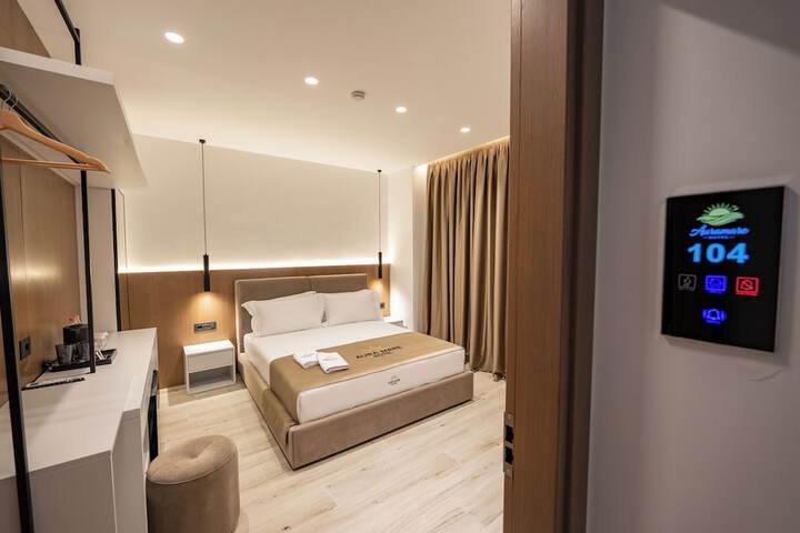 Room 77 of 244