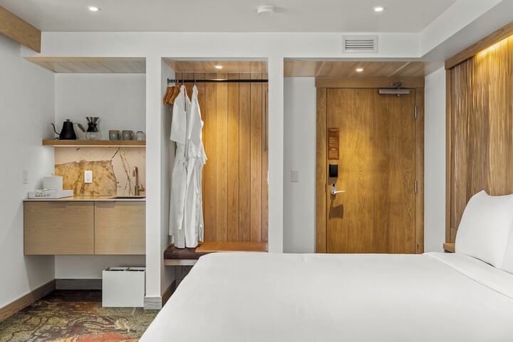 Room 11 of 48