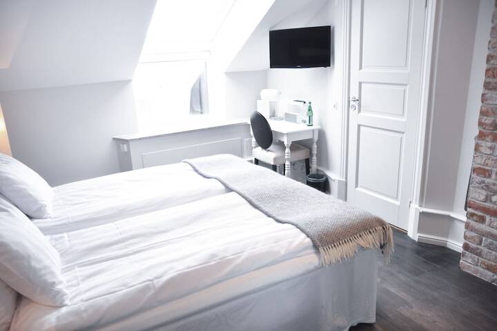 Room 44 of 70