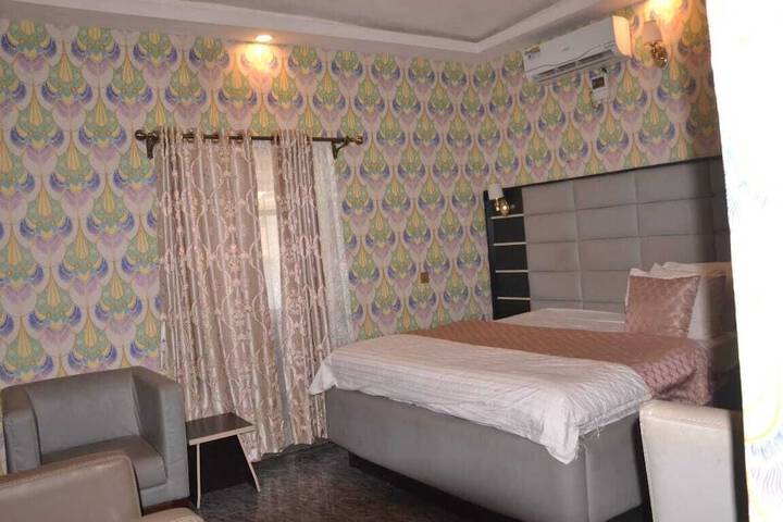 Room 11 of 20
