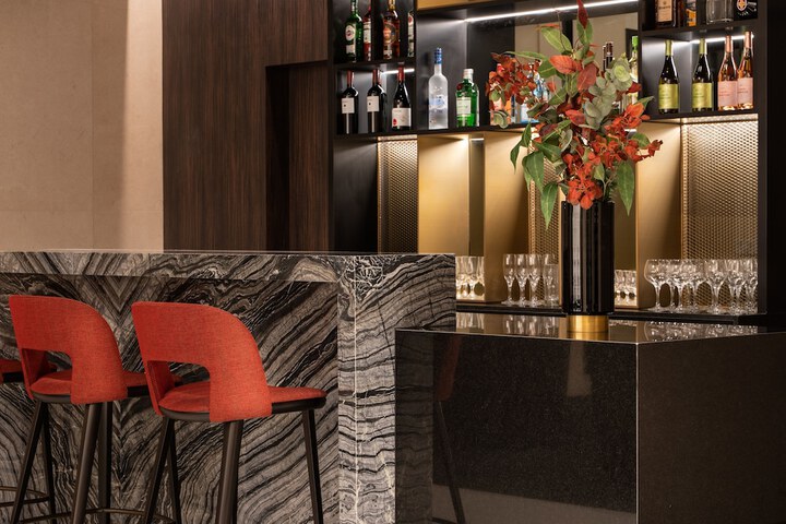 Lounge 70 of 75
