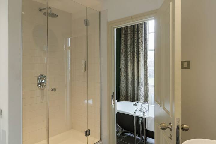 Room 43 of 86