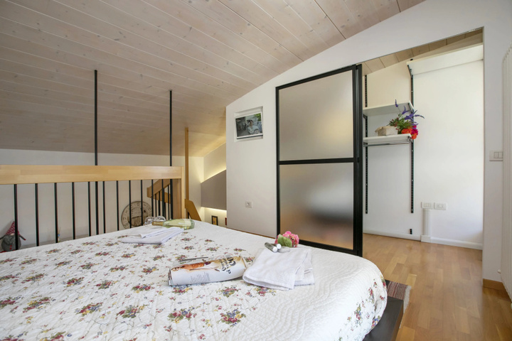 Room 5 of 18
