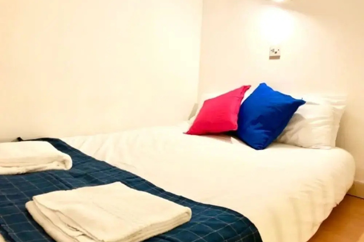 Room 9 of 10