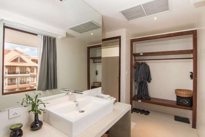 Room 107 of 169