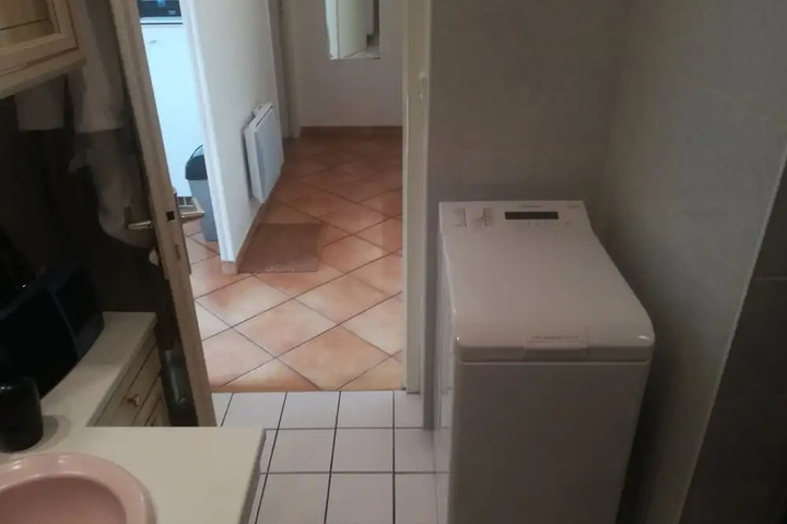 Room 6 of 15