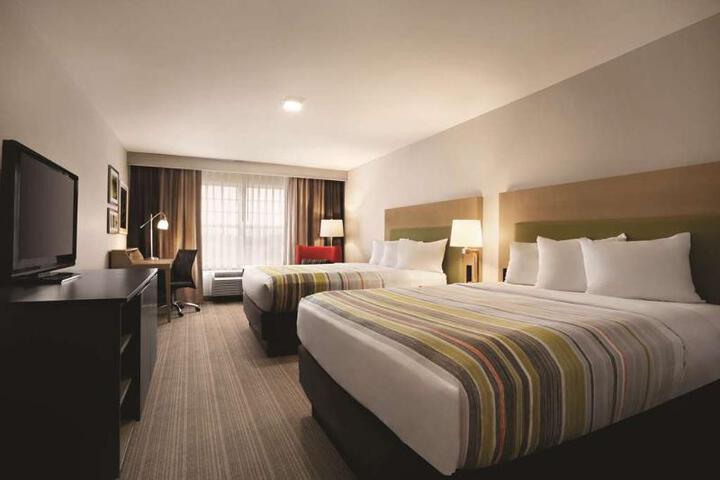 2 Queen Beds (2 of 10)