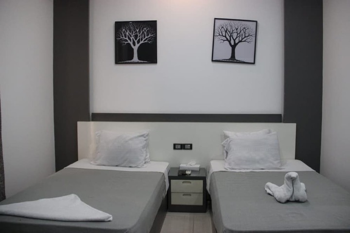 Room 13 of 34
