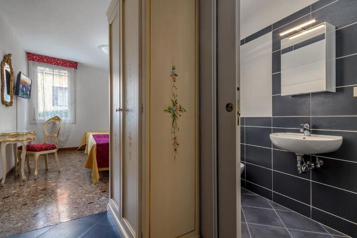 Room 35 of 65