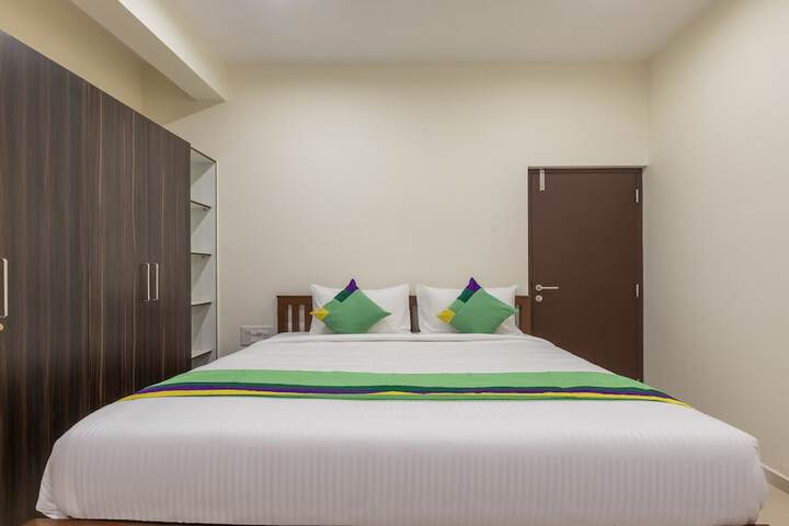 Room 11 of 30