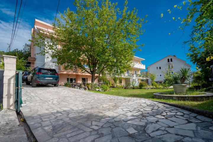 Grande Apartments